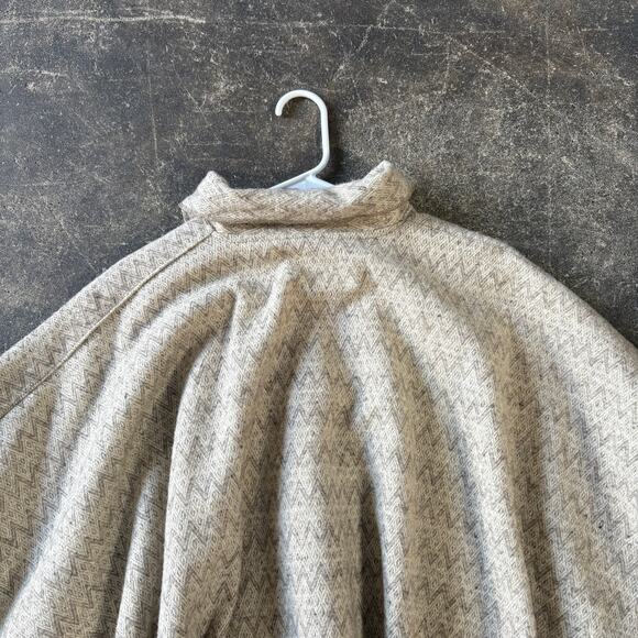 Confecciones Artilana Wool Button Front Cape Womens Tan Woven Poncho - Picture 5 of 6